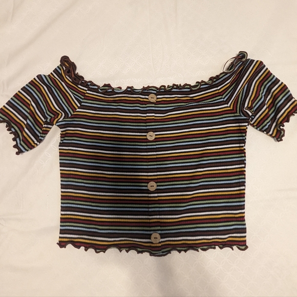 ☀️10/$15☀️ NWOT Off-the-shoulder buttoned crop top - large - Picture 3 of 6
